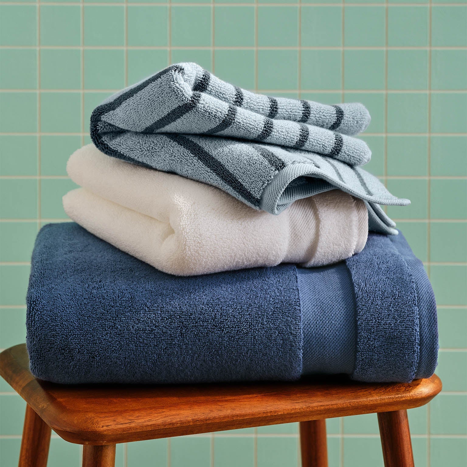Super-Plush Set of 4 Bath Towel Bundle - Image 21